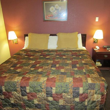 First Western Inn - Fairmont City מראה חיצוני תמונה