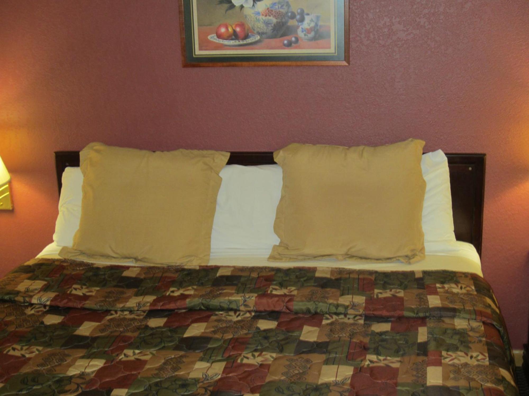 First Western Inn - Fairmont City מראה חיצוני תמונה