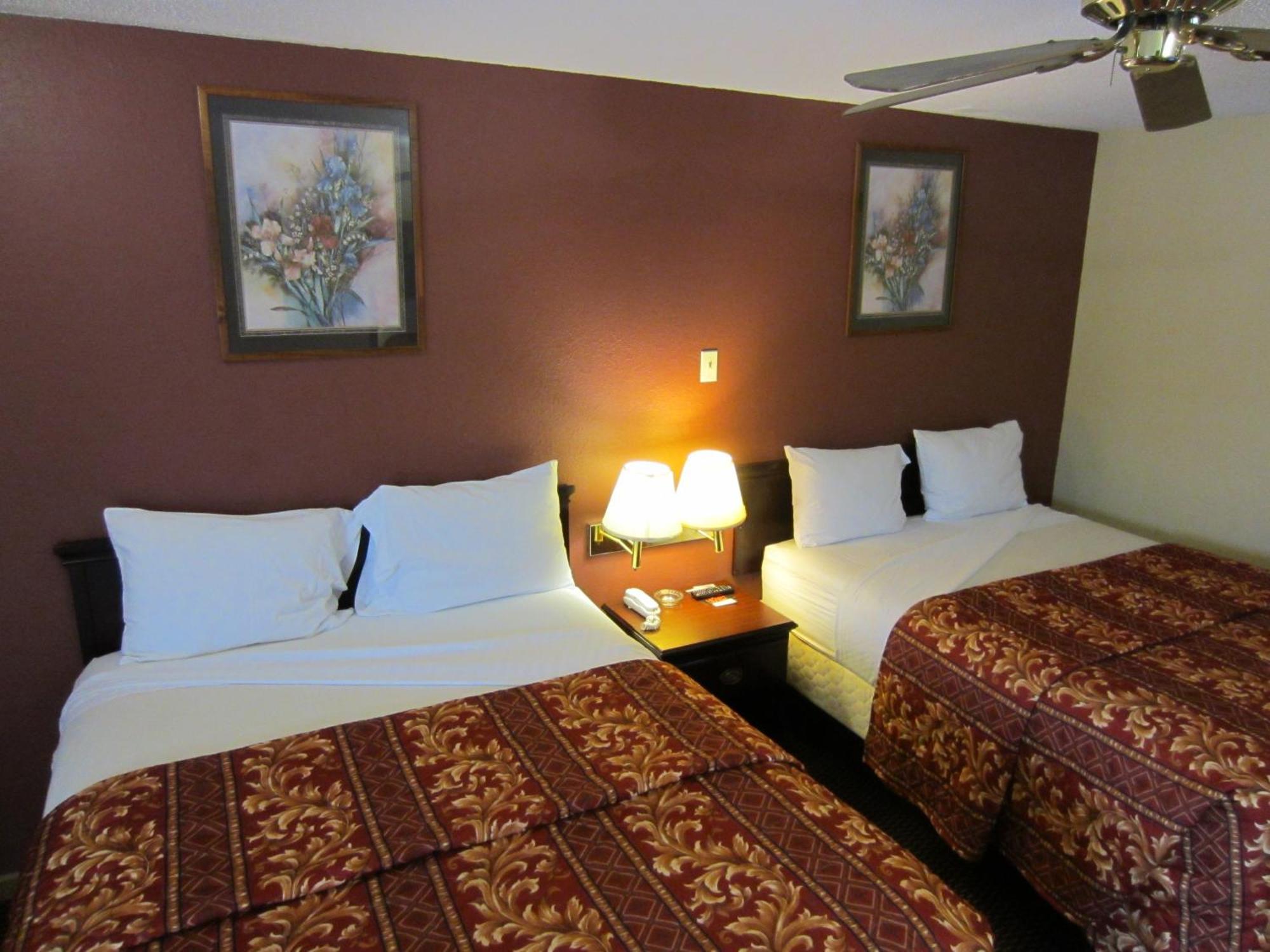 First Western Inn - Fairmont City מראה חיצוני תמונה