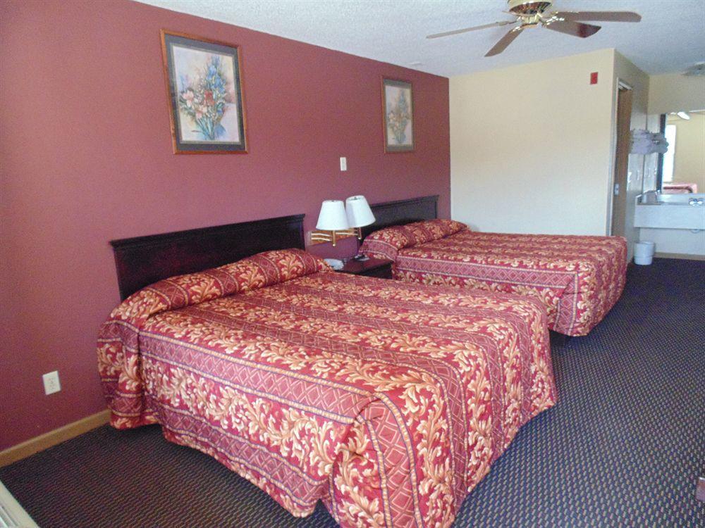 First Western Inn - Fairmont City מראה חיצוני תמונה