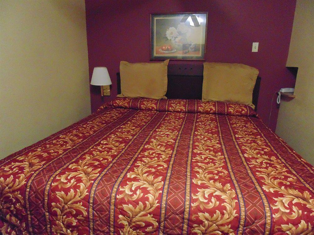 First Western Inn - Fairmont City מראה חיצוני תמונה