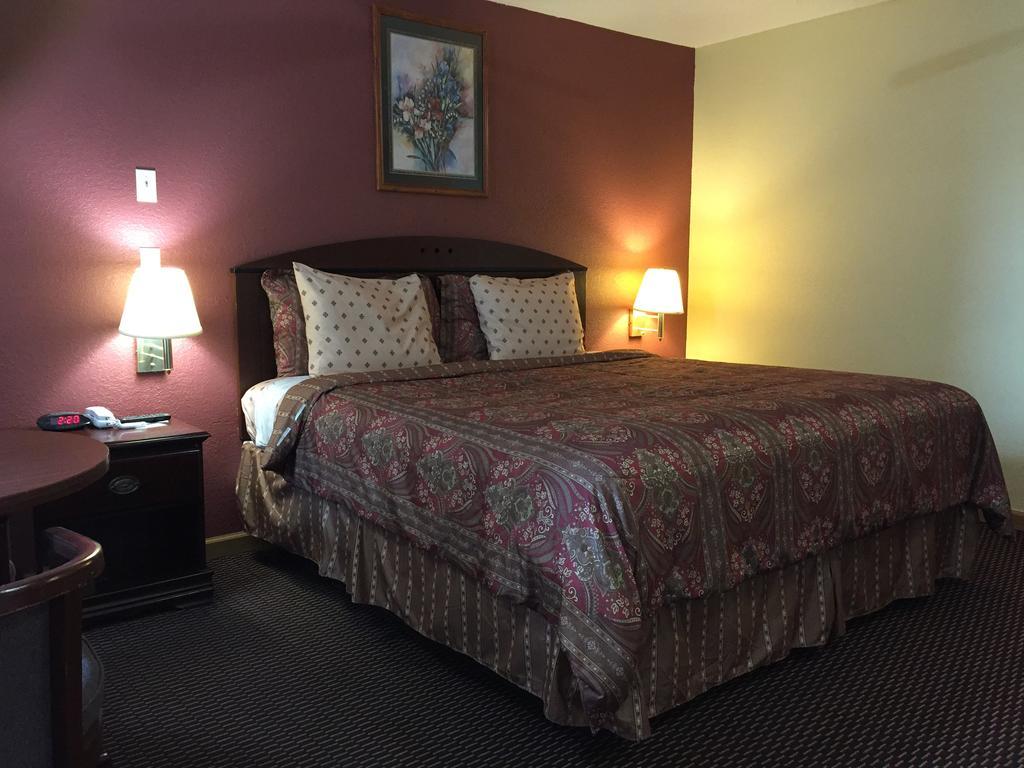 First Western Inn - Fairmont City מראה חיצוני תמונה