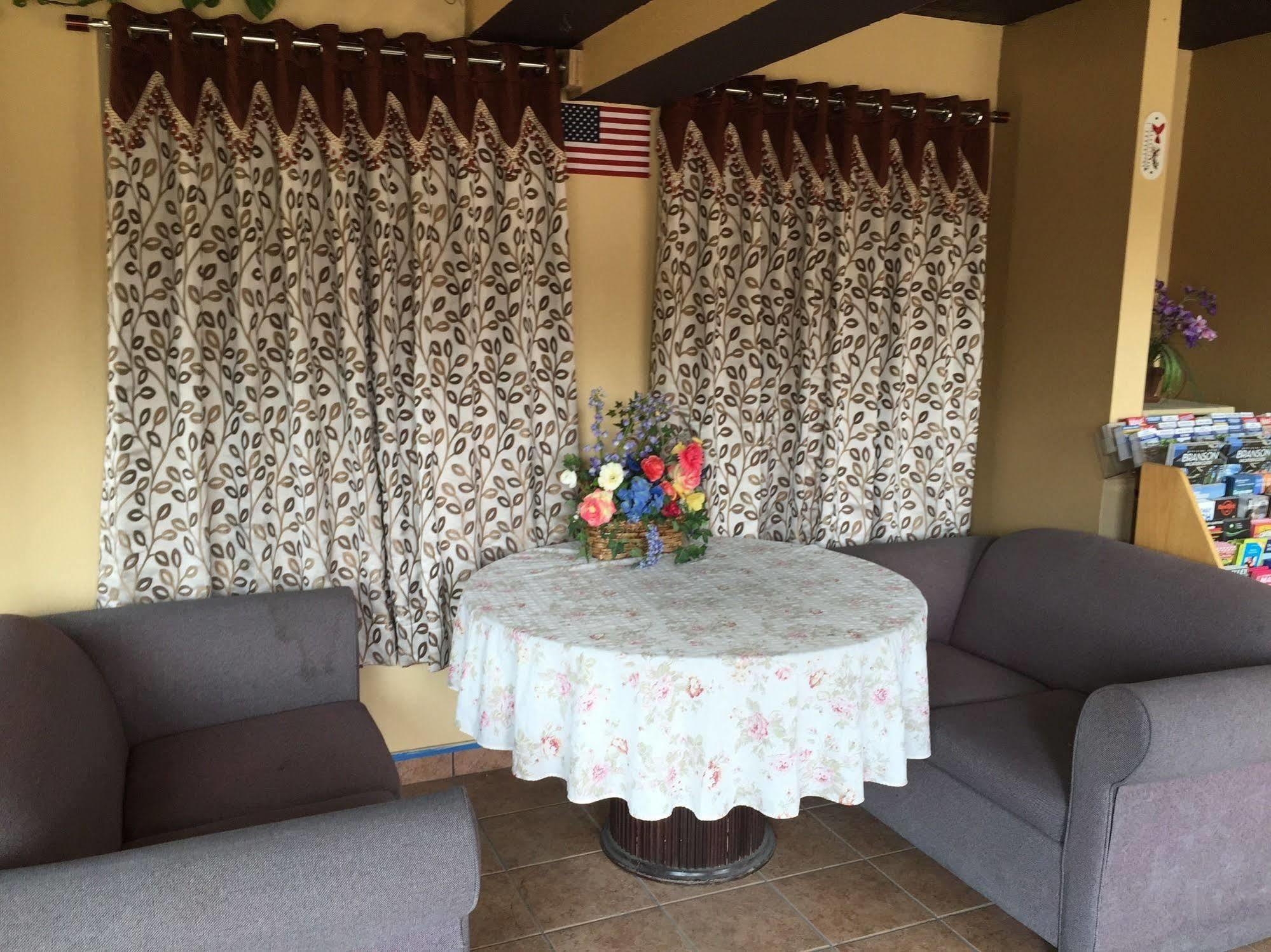 First Western Inn - Fairmont City מראה חיצוני תמונה