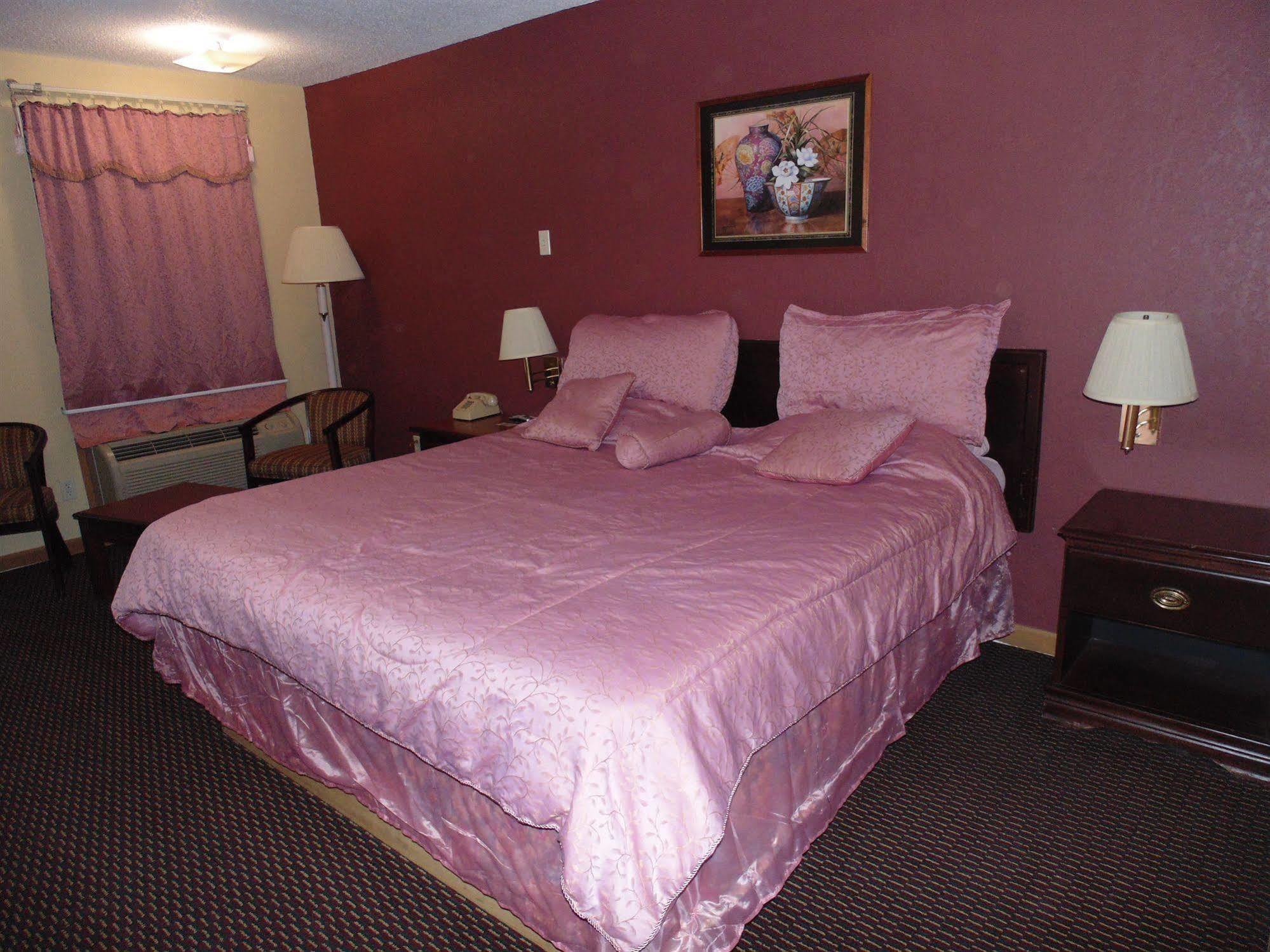 First Western Inn - Fairmont City מראה חיצוני תמונה